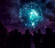 Фейерверки в честь Дня России были запущены по всей стране